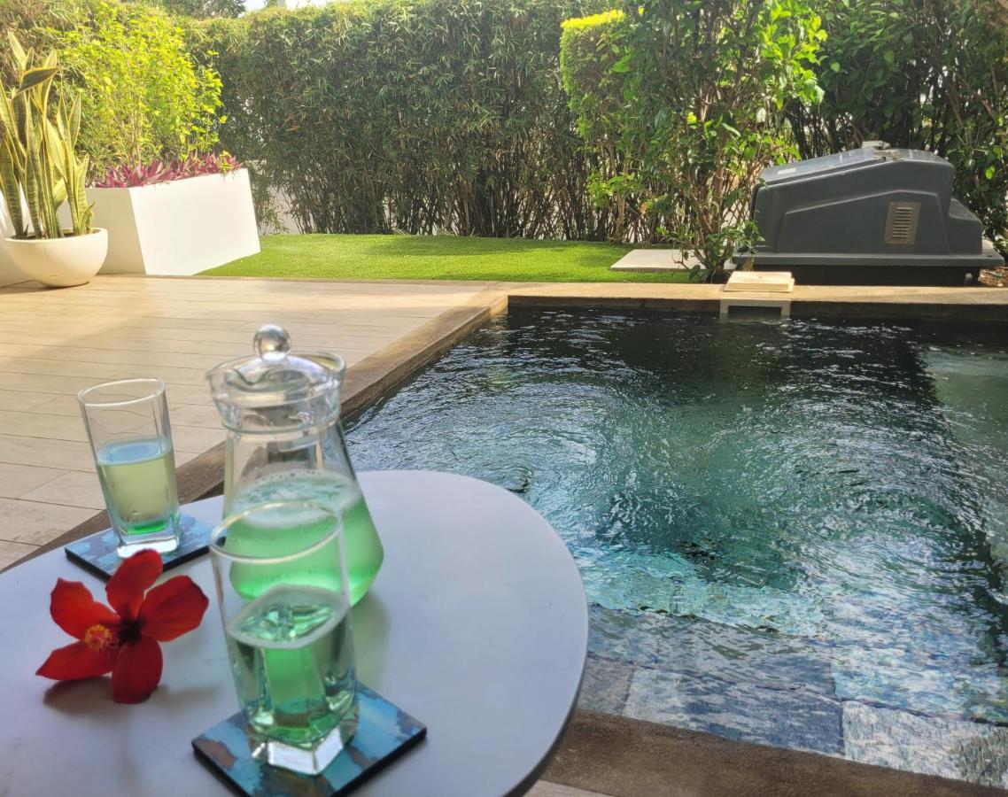 Latitude - With Private Plunge Pool Villa Rivière Noire Dış mekan fotoğraf